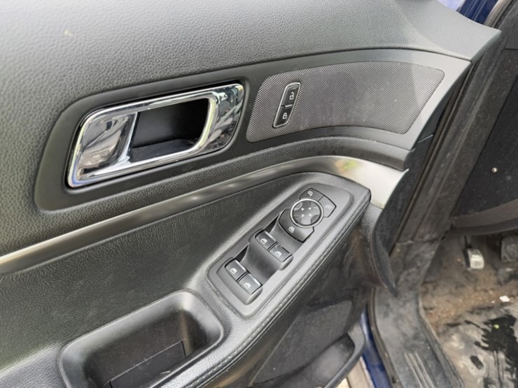 2018-ford-explorer-image-25