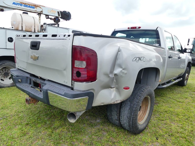 2009-chevrolet-3500hd-image-3