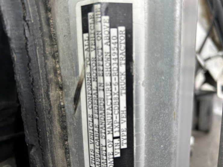 1994-peterbilt-377-image-18