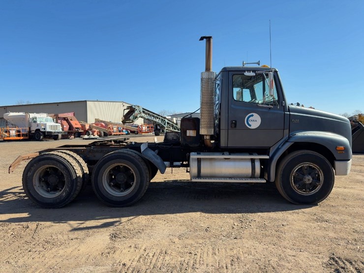 1999-freightliner-fl112-image-6