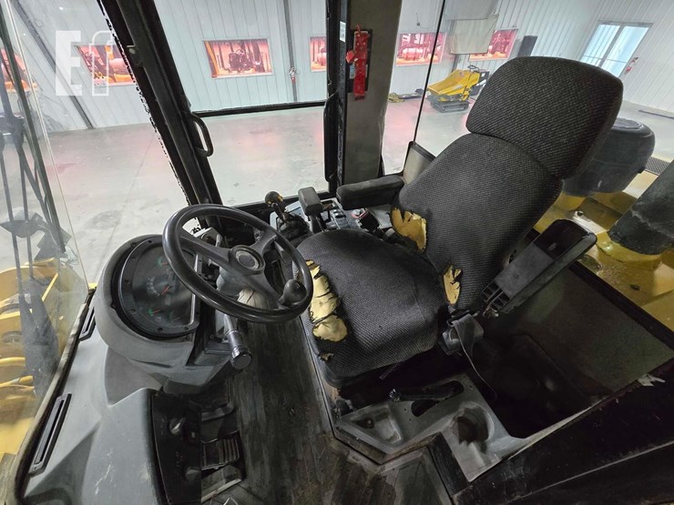 2006-caterpillar-938g-image-13