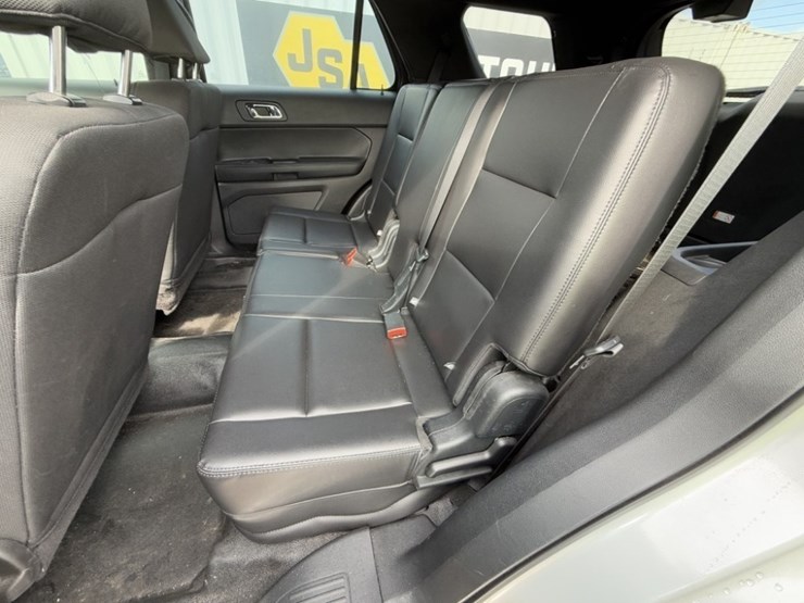 2017-ford-explorer-image-23