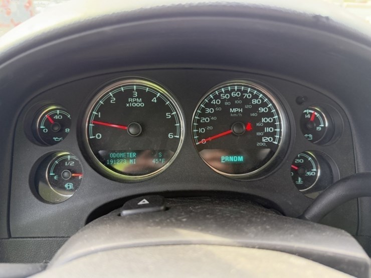 2014-chevrolet-tahoe-image-28