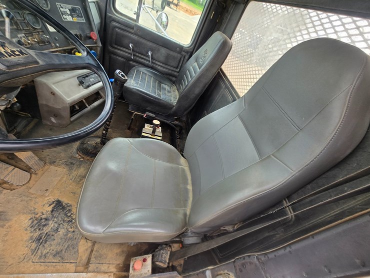 1996-mack-rd690s-image-60