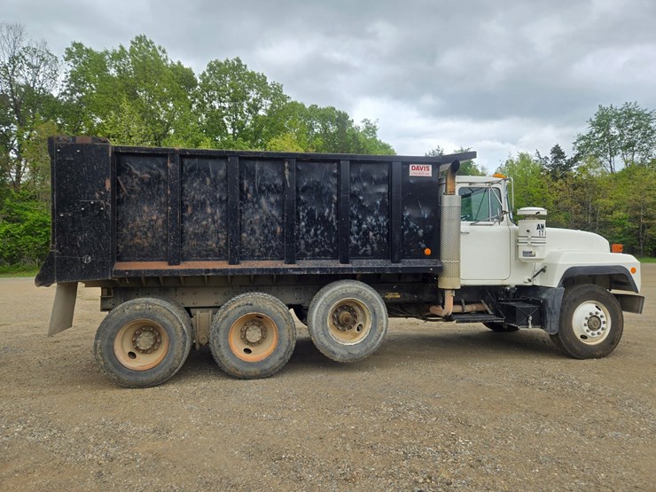 2001-mack-rd690s-image-20