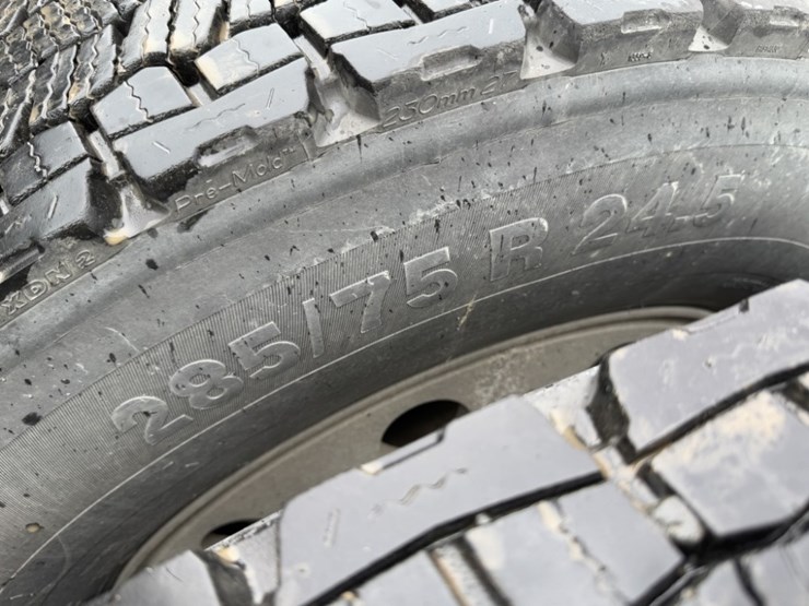 mack-cxu-tri-axle-truck-tractor-image-14