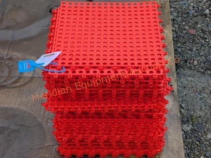 ~72--red-interlocking-rubber-floor-tiles-image-9