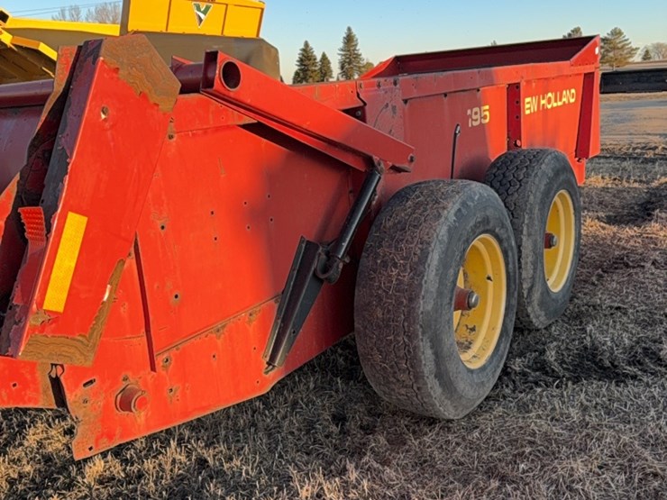 new-holland-195-image-29