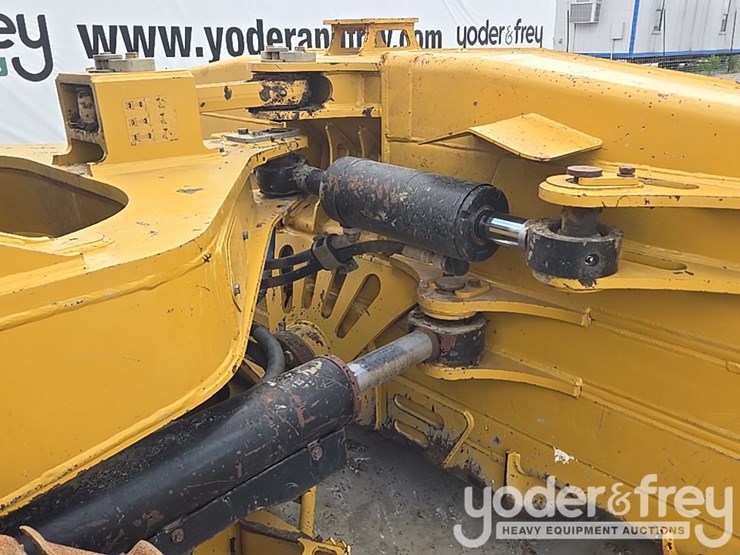 2019-caterpillar-d6-lgp-image-32