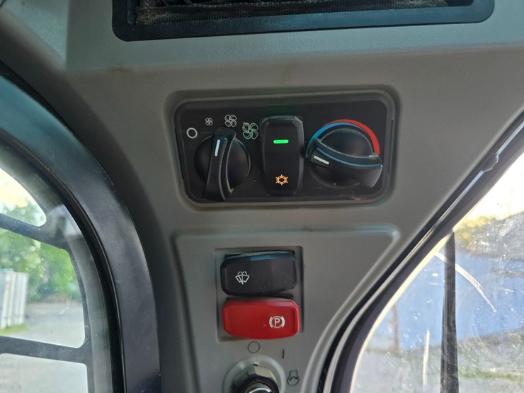 2023-caterpillar-299d3-xe-image-76