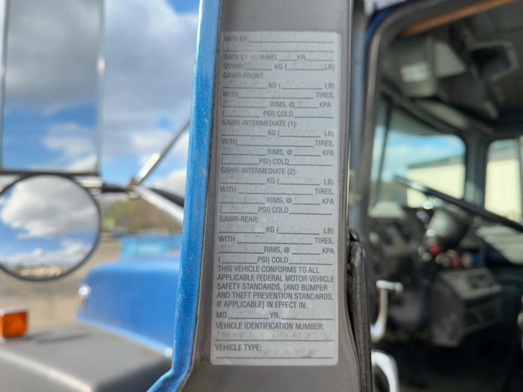 2000-mack-rd688s-image-37