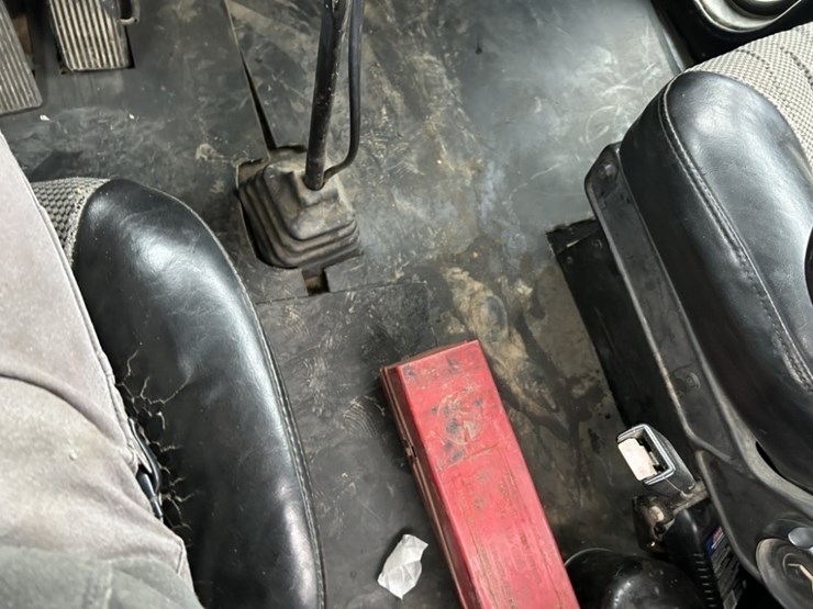 1994-peterbilt-377-image-33