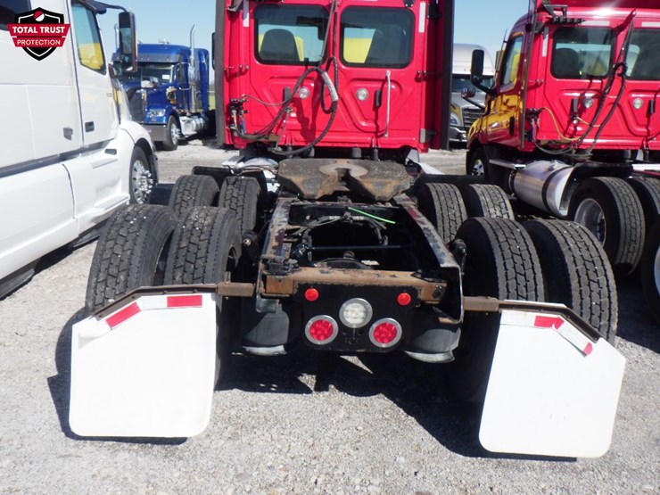 2021-freightliner-cascadia-116-image-8