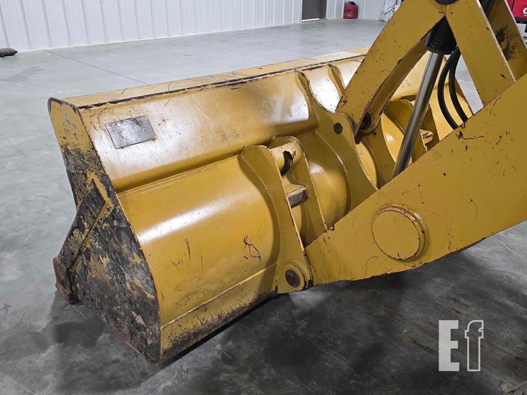 2016-caterpillar-415f2-image-12