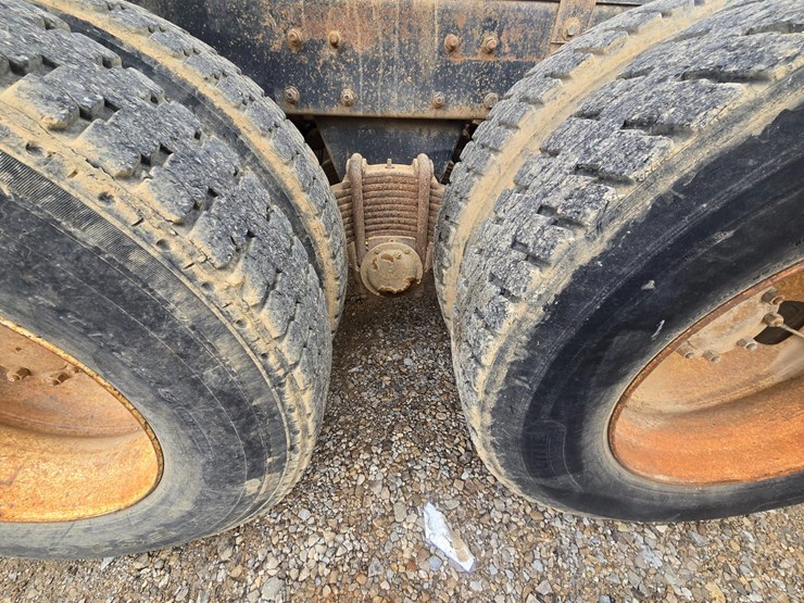 1996-mack-rd690s-image-86