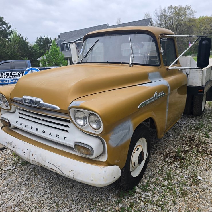 1958 CHEVROLET APACHE