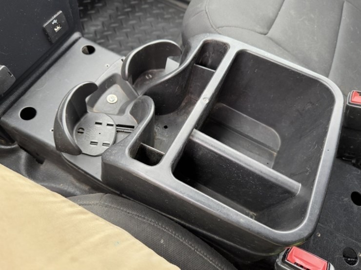 2020-ford-explorer-image-35