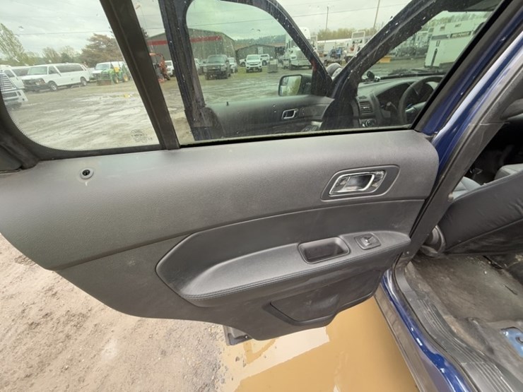 2017-ford-explorer-image-22