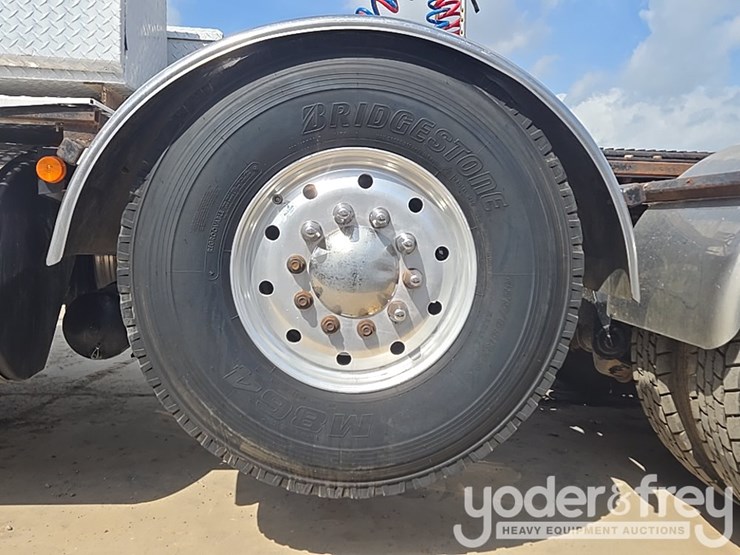 2014-kenworth-t880-image-12