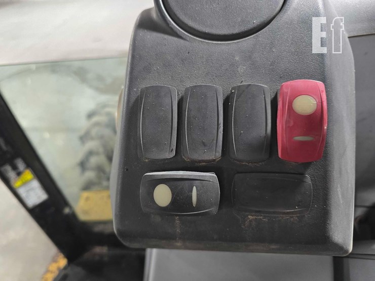 2006-caterpillar-416e-image-22