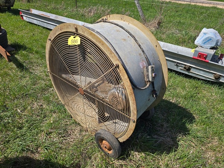 #586-•-barn-fan-image-1