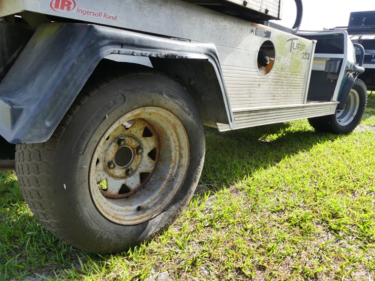 club-car-carryall-252-image-7