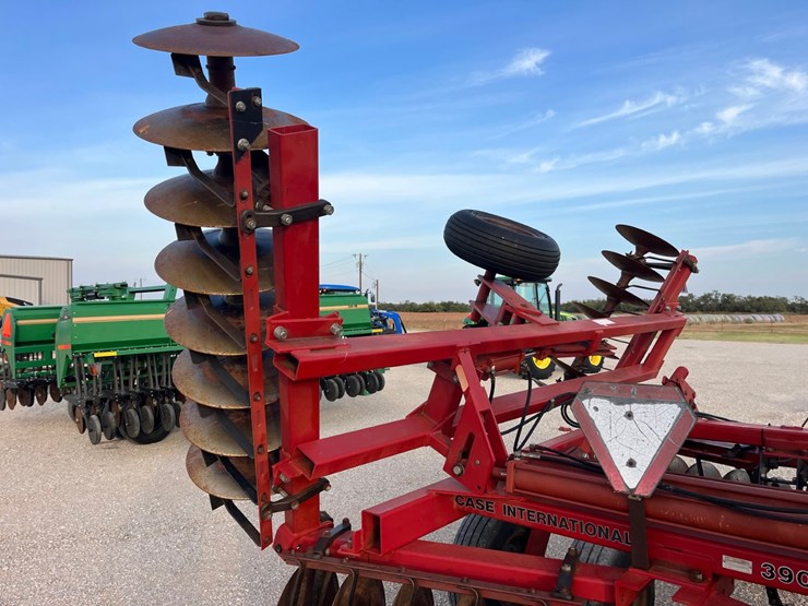 case-ih-3900-image-12