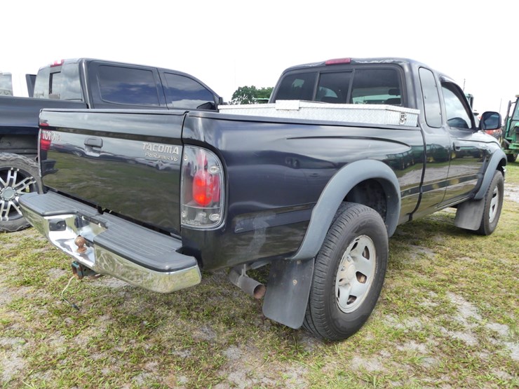 2004-toyota-tacoma-sr5-image-4