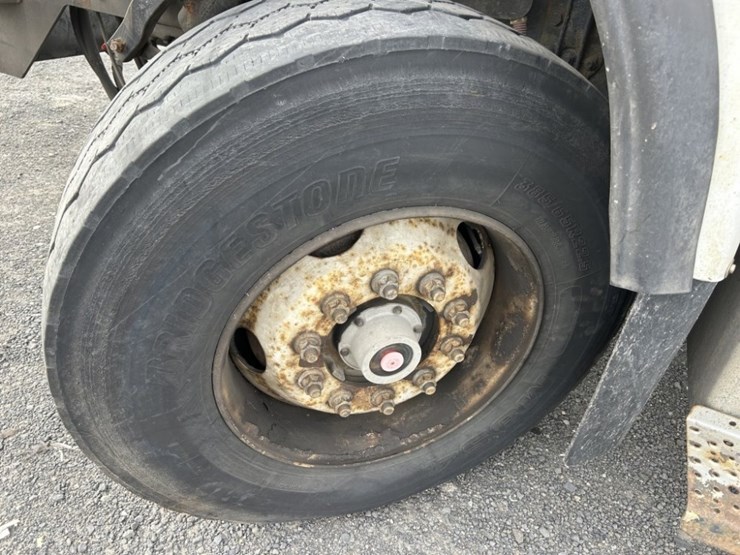 2006-freightliner-m2-water-truck-image-9