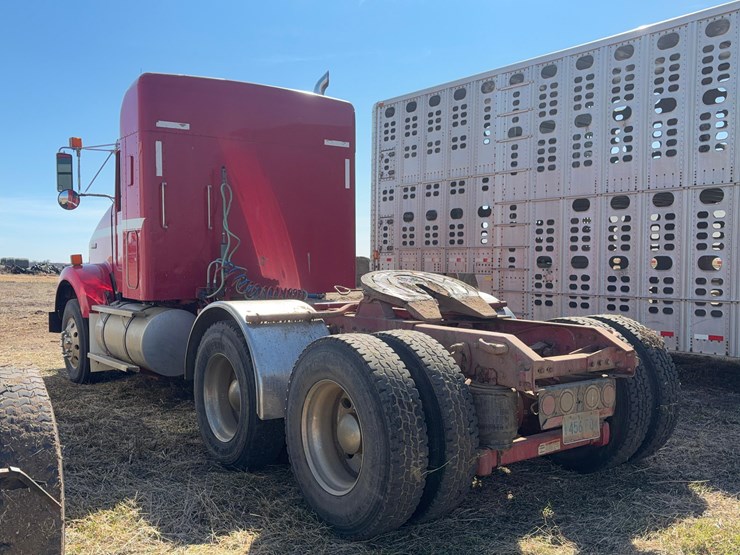 2012-kenworth-semi-image-4