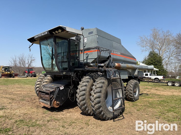 1990-gleaner-r70-image-1