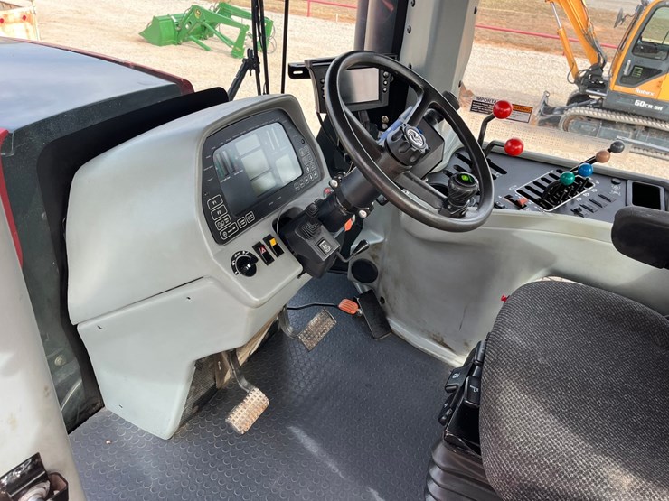 2009-versatile-435-image-30