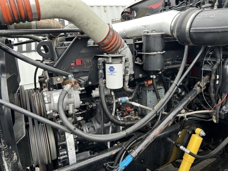 1994-peterbilt-377-image-43