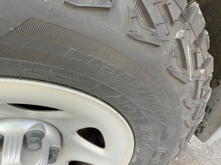 2013-chevrolet-tahoe-image-17