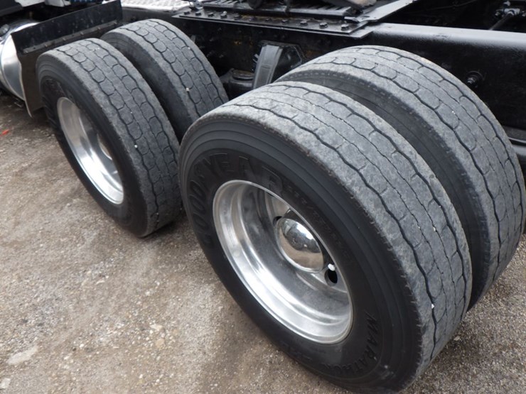 2016-kenworth-t800-image-13