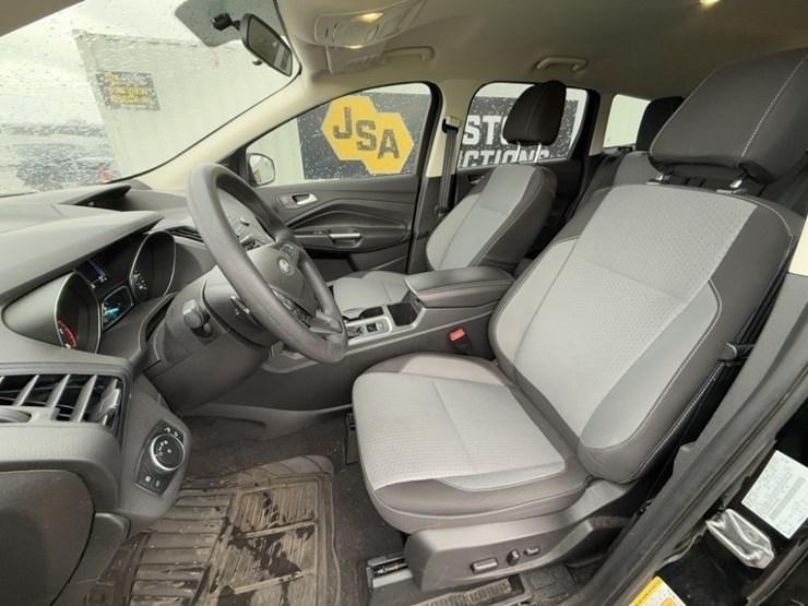 2017-ford-escape-image-23