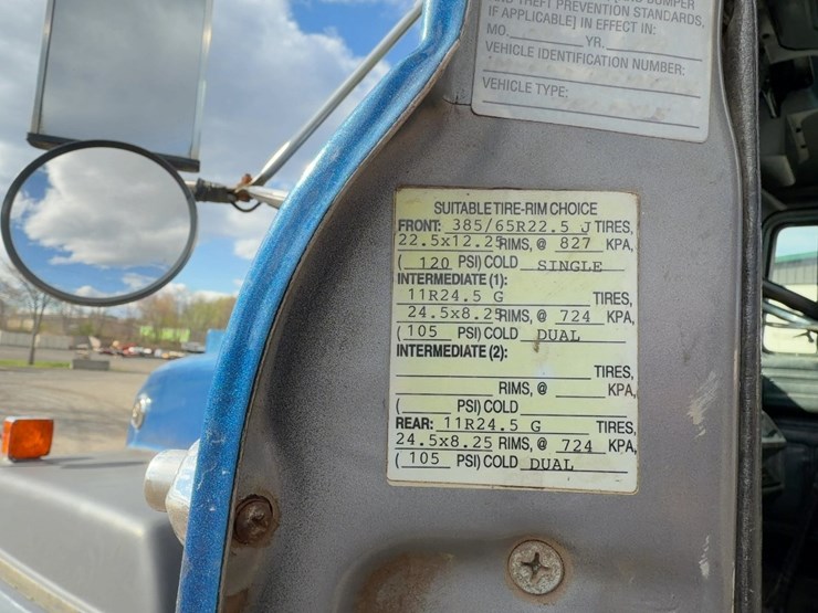 2000-mack-rd688s-image-36