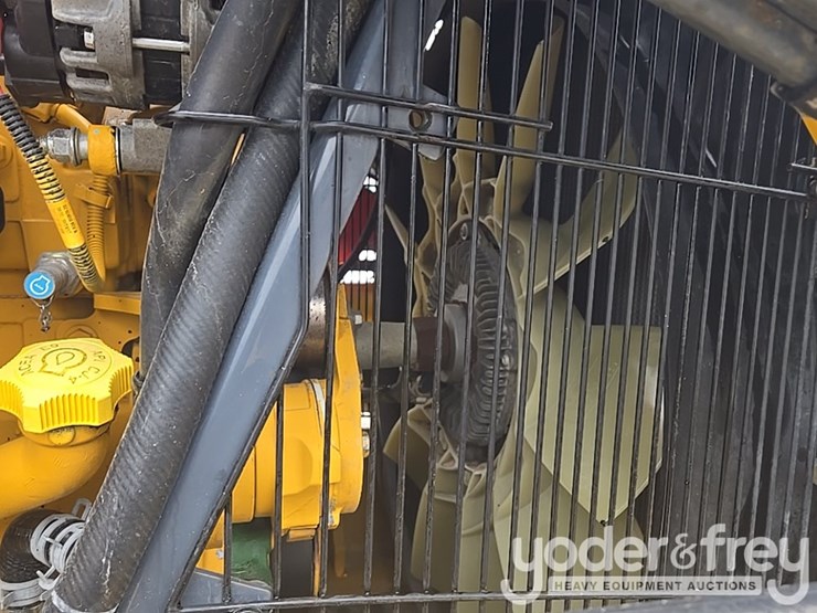 2018-deere-310l-image-75