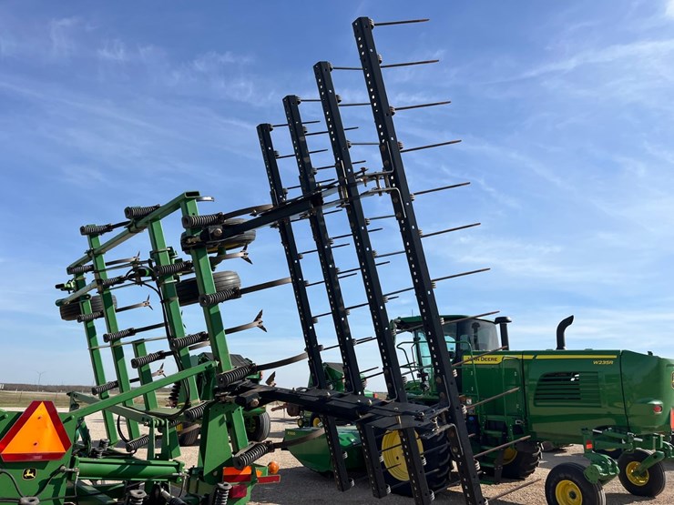 2009-john-deere-2210-image-10