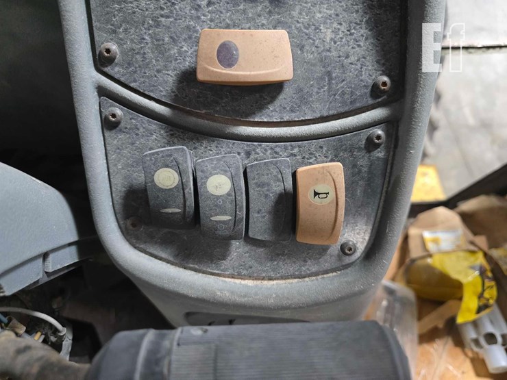 2003-caterpillar-420d-it-image-22