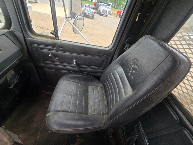 2001-mack-rd690s-image-71