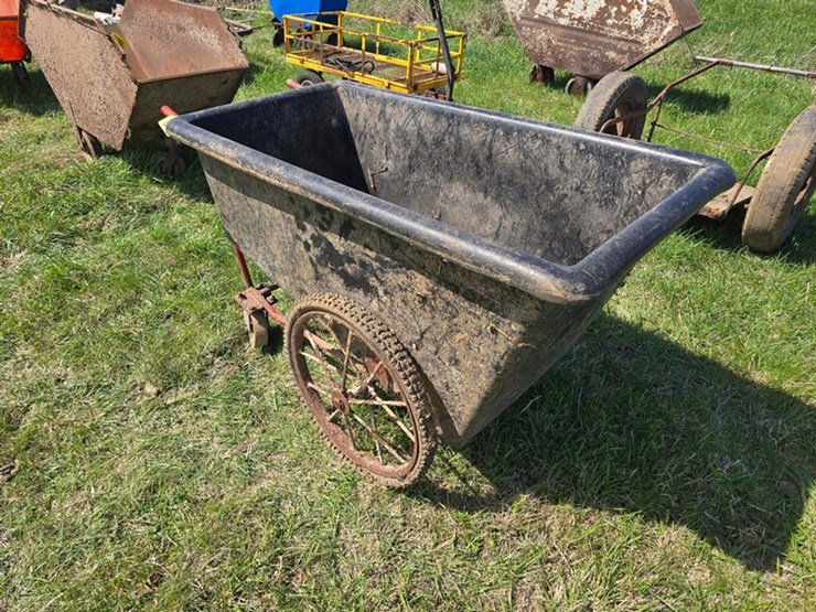 #594-•-walk-behind-feed-cart-image-1