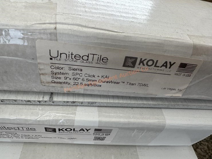 tan-vinyl-click-flooring-image-3