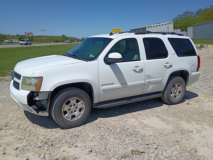 2008-chevrolet-tahoe-image-2