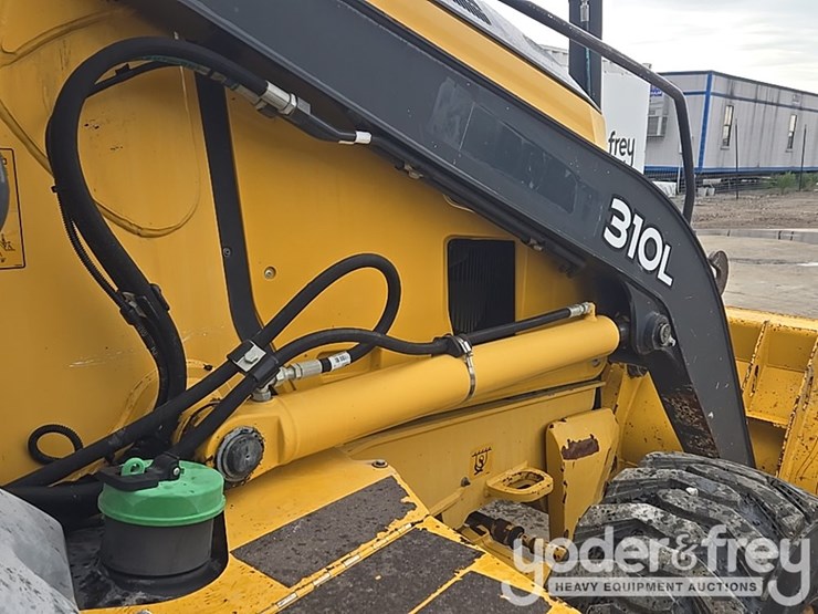 2018-deere-310l-image-36