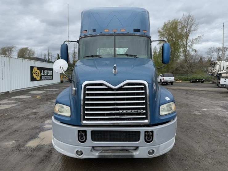 2013-mack-cxu613-tri-axle-truck-tractor-image-8