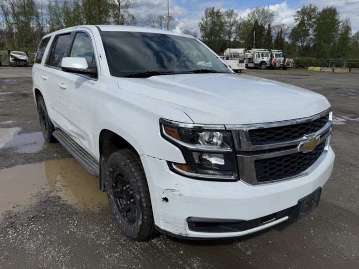 2016-chevrolet-tahoe-image-2
