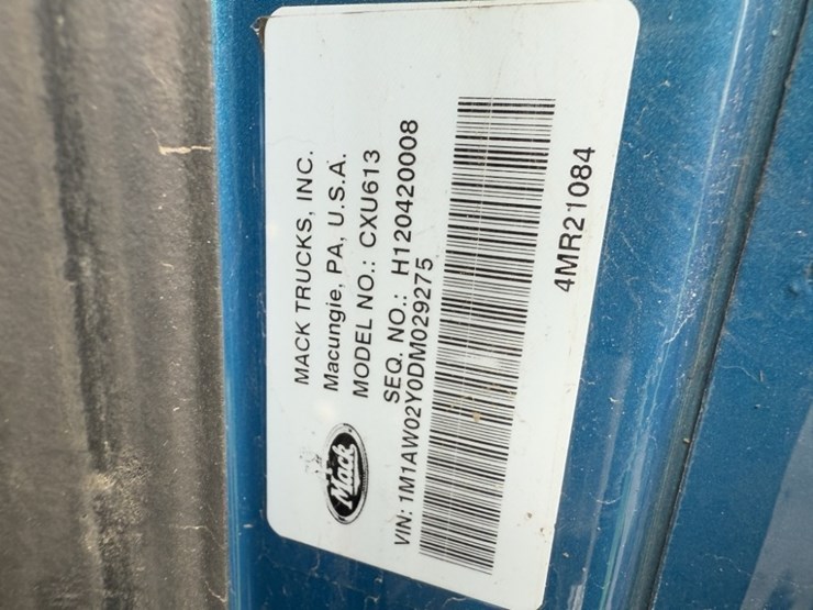 2013-mack-cxu613-tri-axle-truck-tractor-image-9