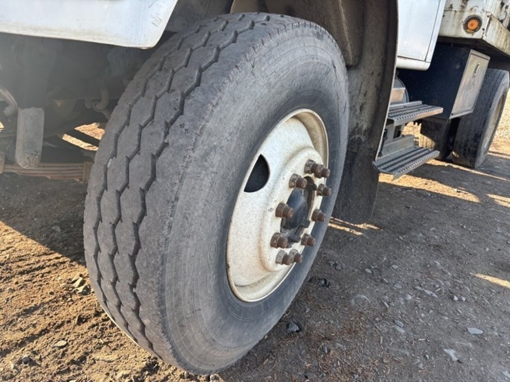 1994-international-4700-image-12