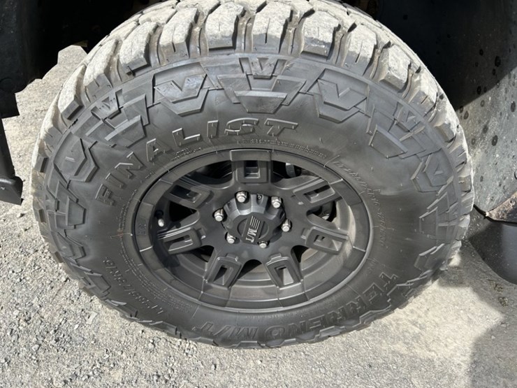 2003-chevrolet-tahoe-image-9